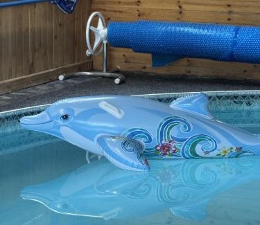Lechlade Maison | The Bullpen Cotswolds Farm Stay With Pool