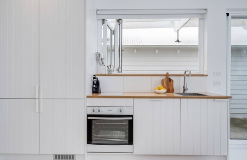Coal Point Maison | The Bungalow - Absolute Waterfront