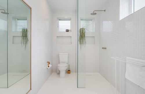 Coal Point Maison | The Bungalow - Absolute Waterfront