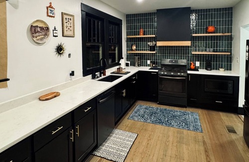 Highland Historic District Maison | The Bungalow Historic Modern 4/2 in Highland