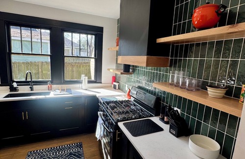Highland Historic District Maison | The Bungalow Historic Modern 4/2 in Highland