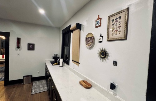 Highland Historic District Maison | The Bungalow Historic Modern 4/2 in Highland