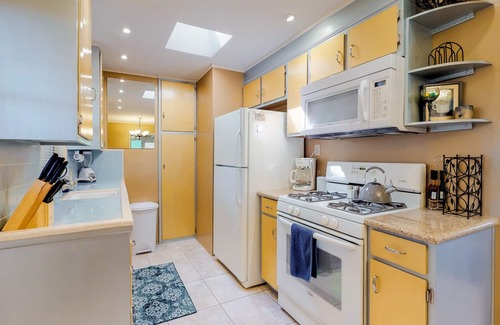 Joshua Tree Maison | Le bungalow au centre-ville de Joshua Tree - Un bungalow rénové du milieu du siècle