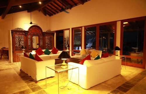 Malimbada Maison | The Bungalow, Makuludola Estate