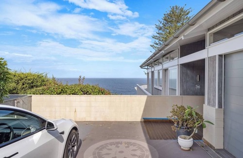 Newport Maison | 'The Bungan' - Absolute Beachfront, Direct Beach Access to Bungan Beach, Newport