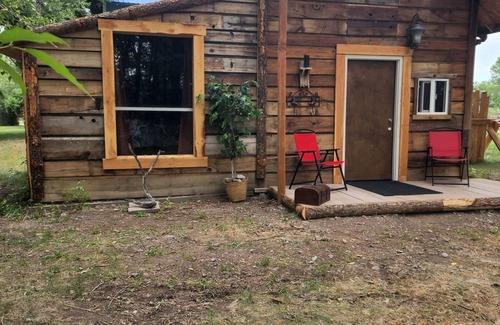 Augusta Cabine | The Bunkhouse-within walking distance to Main Street Augusta