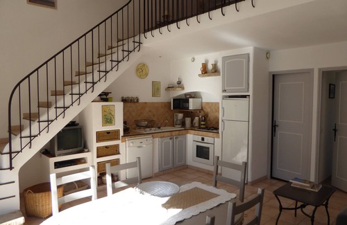 Saint-Saturnin-les-Apt Maison | Cabanon, 3 étoiles, sa piscine au pied du Luberon.