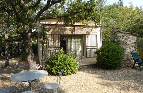 Saint-Saturnin-les-Apt Maison | Cabanon, 3 étoiles, sa piscine au pied du Luberon.
