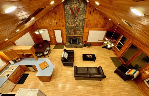 Mooringsport Cabine | The Cabin at Caddo Crossing - for the vibe of an old-time lodge on the bayou!
