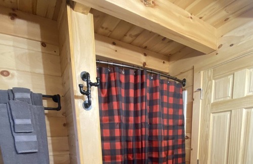 Gilbert Cabine | The Cabin at Main Street Lodging