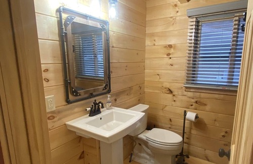 Gilbert Cabine | The Cabin at Main Street Lodging