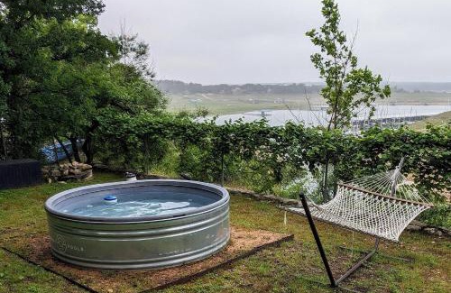 Yacht Harbor Maison | The Cabin on Lake Travis