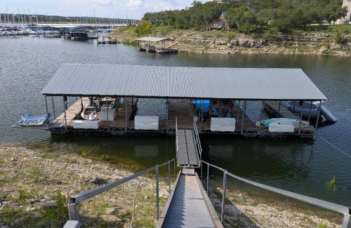 Yacht Harbor Maison | The Cabin on Lake Travis