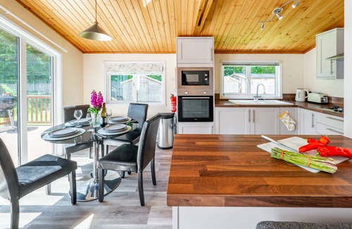 Aldborough Appartement | The Cabin | Sleeps up to six | Gardens | Aylsham