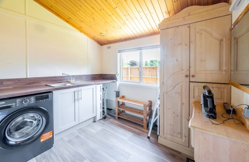Aldborough Appartement | The Cabin | Sleeps up to six | Gardens | Aylsham