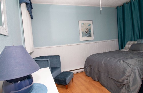 Pointe-au-Pere Chalet De Ski | The Cabines du Phare are located in Rimouski by the sea. They are composed of te