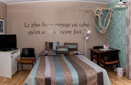 Pointe-au-Pere Chalet De Ski | The Cabines du Phare are located in Rimouski by the sea. They are composed of te