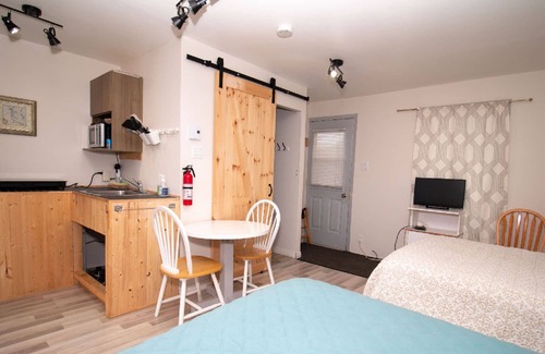 Pointe-au-Pere Chalet De Ski | The Cabines du Phare are located in Rimouski by the sea. They are composed of te