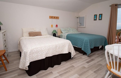 Pointe-au-Pere Chalet De Ski | The Cabines du Phare are located in Rimouski by the sea. They are composed of te