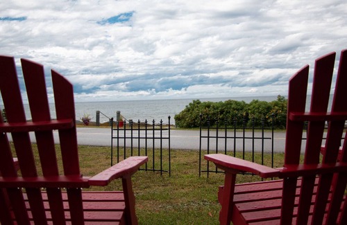 Pointe-au-Pere Chalet De Ski | The Cabines du Phare are located in Rimouski by the sea. They are composed of te