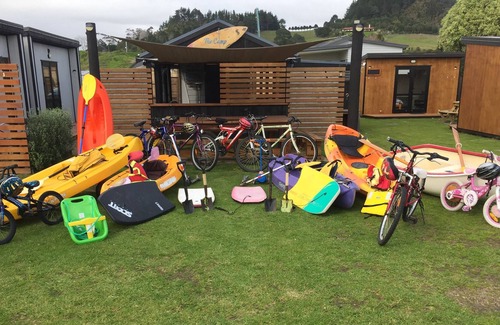 Cooks Beach Cabine | Les vacances d'antan au camp à la plage Cooks