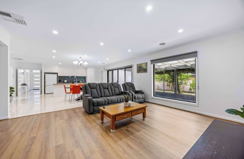 Canadian Maison | The Canadian Escape, Ballarat - Up to 10 guests!