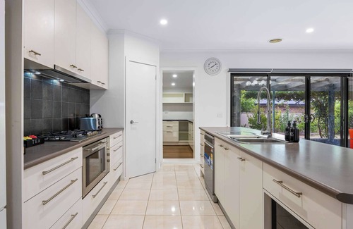 Canadian Maison | The Canadian Escape, Ballarat - Up to 10 guests!