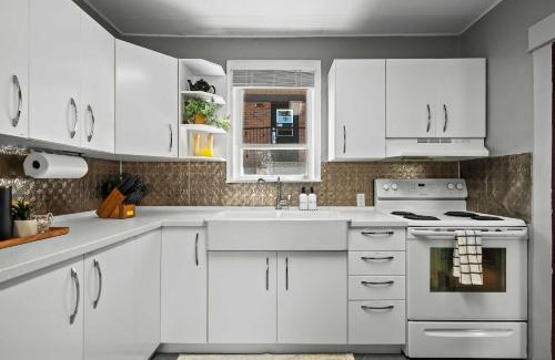 Drumheller Maison | The Canary 2BR Gem in Downtown Drumheller