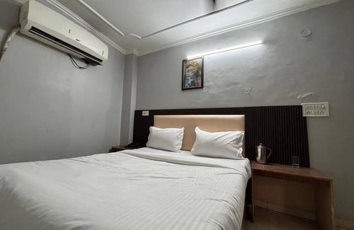 Delhi Maison | The Capstone