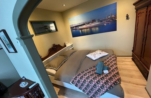 Lekkerkerk Lit Et Petit-Déjeuner | The Captain's Cabin with XXL bath and sauna on the river De Lek