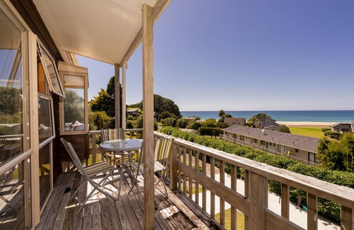 Onemana Maison | The Captain's Lookout - Onemana Holiday Home