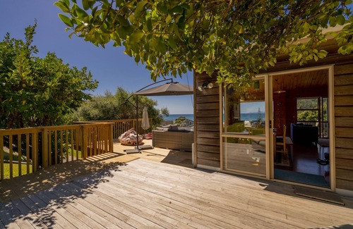 Onemana Maison | The Captain's Lookout - Onemana Holiday Home