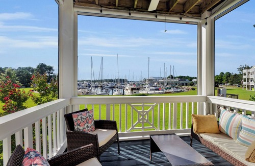 Fairfield Harbour Maison | The Captain’s Quarters
