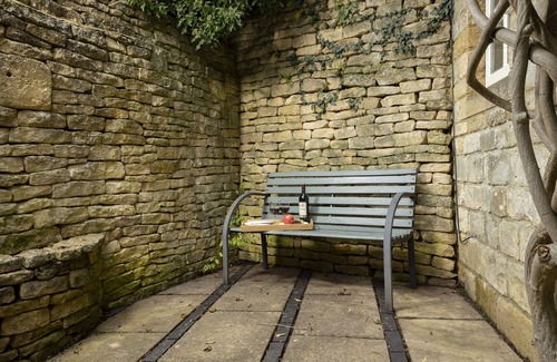 Blockley Maison | The Carriage House sleeps 2 guests in 1 bedroom