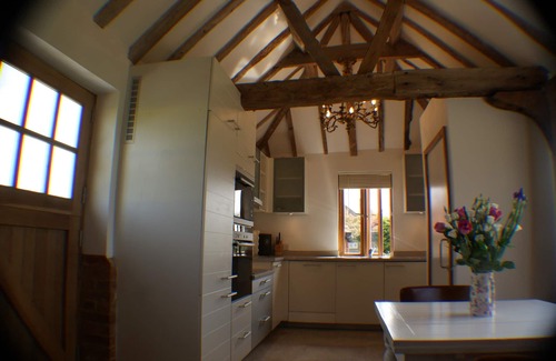Maldon Maison | La loge de panier. Animaux acceptés, poutres, poêle à bois et spa en option