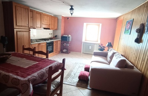 Doues Appartement | La Casa dei Cervi est une nouvelle structure entourée par la nature.
