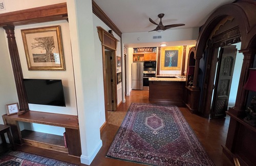 DeLand Appartement | The Casita is a stunning villa in a tropical oasis in historic downtown DeLand.