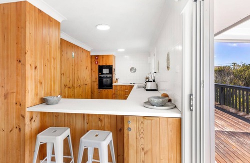 Culburra Beach Maison | The Castle - Pet Friendly - Absolute Beachfront