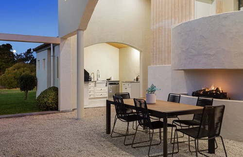 Sefton Maison | THE CASTLE - SEFTON HOLIDAY HOME, with a garden in North Canterbury