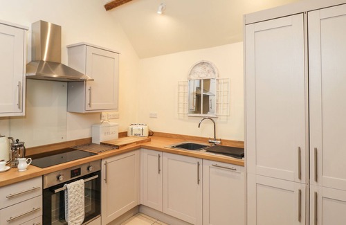 Biddestone Cottage | THE CATTLE BYRE, romantic, character holiday cottage in Corsham