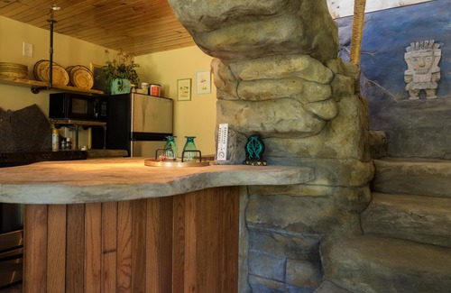 Wildwood Cottage | La caverne sur le vert. Une maison unique sculptée à la main. Calme, superbes vues