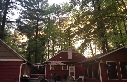 King Cottage | The "Chain" Reaction Retreat brings the boat landing to your backyard