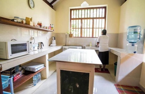 Kathaluwa Villa | The Chalet- 1 minute walk to the beach - 2 rooms