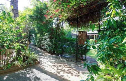 Kathaluwa Villa | The Chalet- 1 minute walk to the beach - 2 rooms