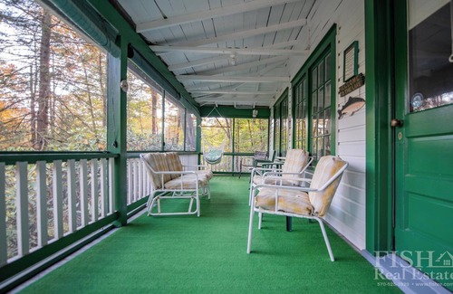 Laporte Maison | "The Chalet" at Lake Mokoma
