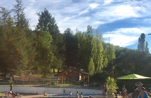 Saint-Chamarand Chalet De Ski | the chalets are on a hill N1
