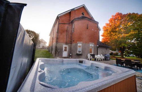 Morris-Turnberry Maison | The Chapel Retreat