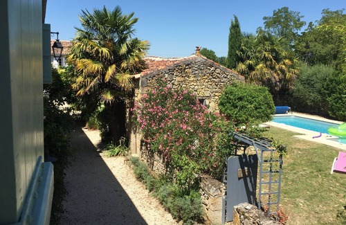 Larressingle Maison | LE CHARME D'UNE MAISON DE HAMEAU AVEC PISCINE ENTRE VIGNES ET CITE FORTIFIEE