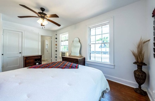 Cherrywood Maison | The Charmer, Super Close to UT + Downtown