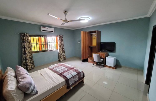Accra Cabine | The Charways Lodge